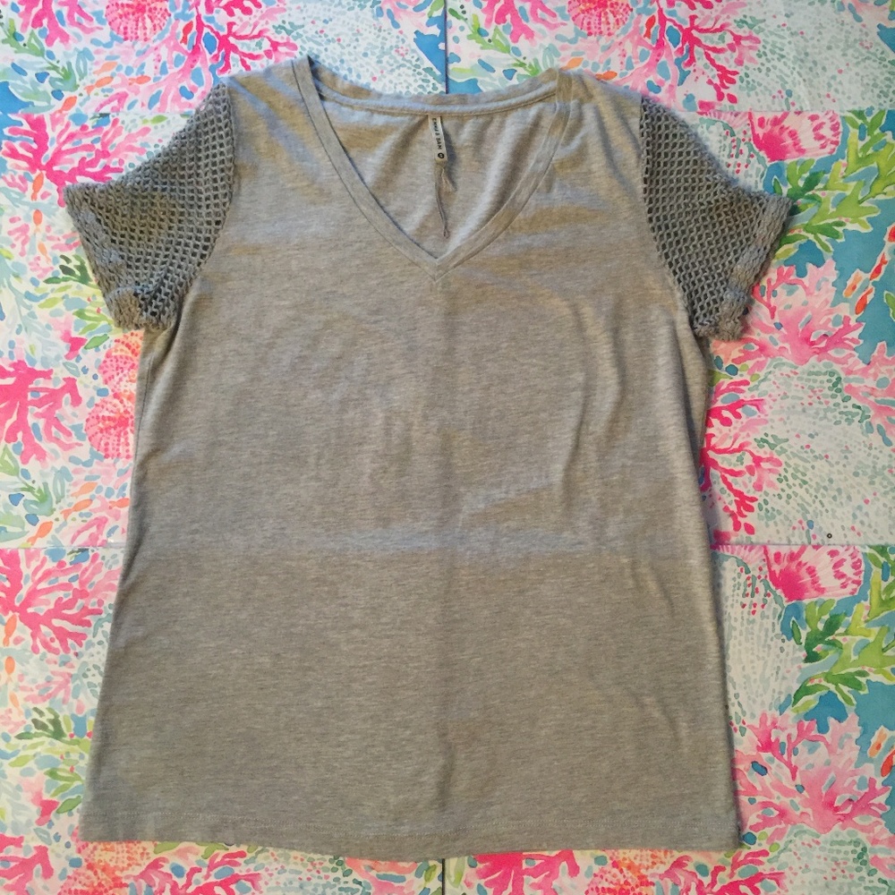 LF Emma&Sam Gray Netted Short Sleeve V Neck Tee S